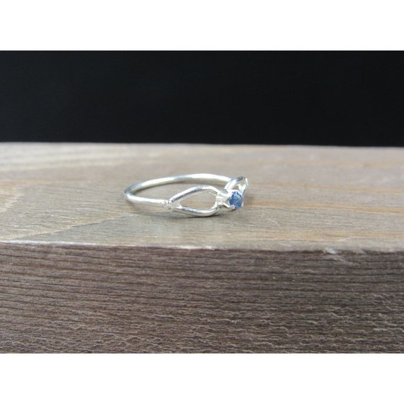 Size 4 Sterling Silver Small Handmade Blue Topaz Band Ring Vintage Statement - Picture 2 of 7